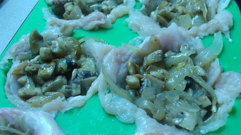 куриные маффины с грибами и винным соусом