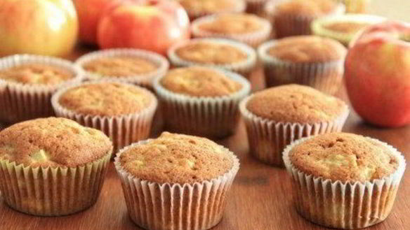 Рецепт Маффинов на кефире с бананово-яблочной начинкой