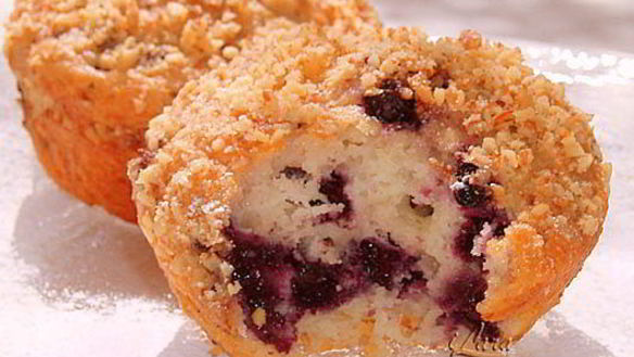 Рецепт Маффинов с черникой и ореховой корочкой