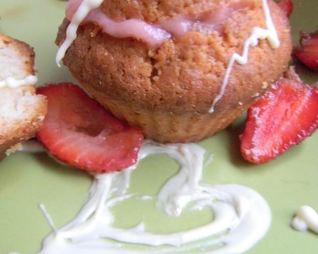 Маффины с клубникой и белым шоколадом