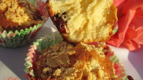 маффины с клюквой и миндальным штрейзелем