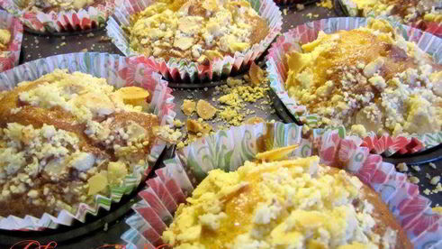 маффины с клюквой и миндальным штрейзелем