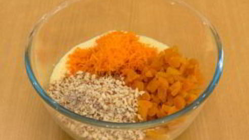 маффины с курагой, фундуком и морковью