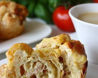 Маффины с сыром и ветчиной в слоеном тесте