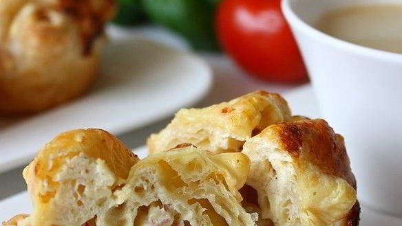 Рецепт Маффинов с сыром и ветчиной в слоеном тесте