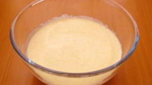 маффины с яблоками и корицей под ванильным соусом