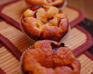Маффины со сливами
