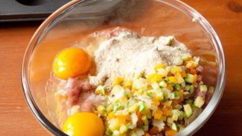 мясные маффины с овощами