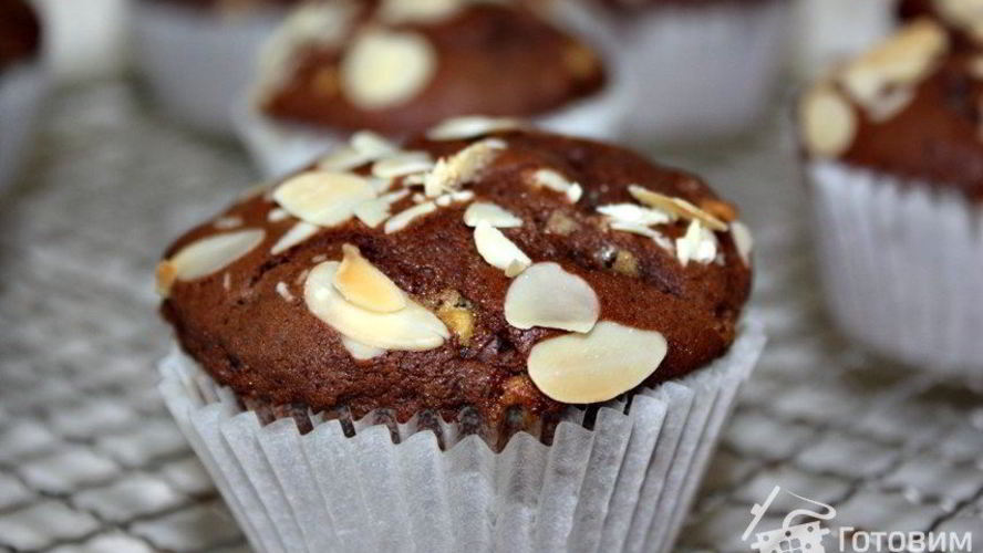 Рецепт шоколадных маффинов с белым шоколадом и миндалем