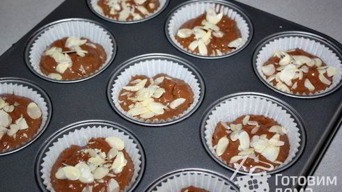 шоколадные маффины с белым шоколадом и миндалем