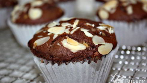 шоколадные маффины с белым шоколадом и миндалем