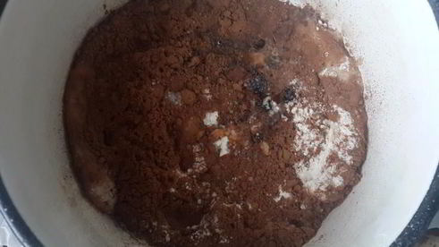 шоколадные маффины с какао и изюмом