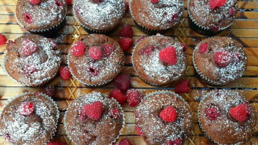 Рецепт шоколадных маффинов с малиной