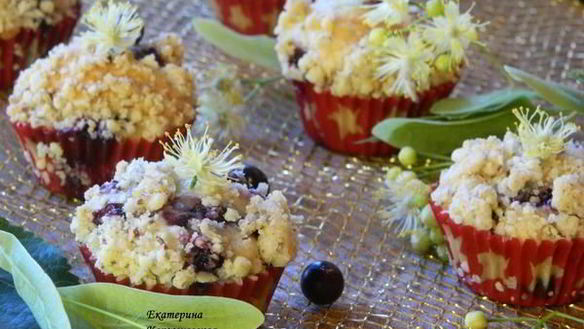 Рецепт Ягодных маффинов с миндальным штрейзелем