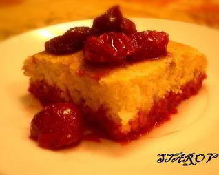 Лимонный манник с вишневым соусом