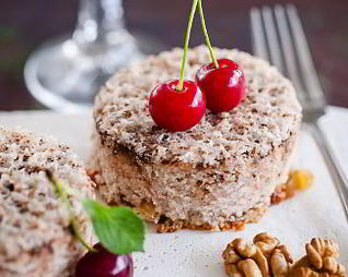 Манник с изюмом и орехами в мультиварке