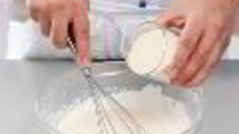 манник с изюмом и орехами в мультиварке