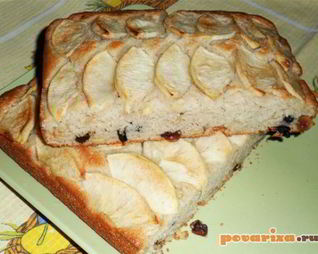 Манник с яблоками и орехами