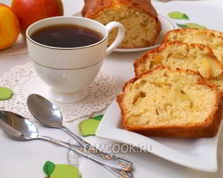 Манник с яблоками на кефире