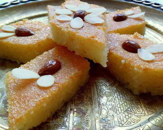 Намура — арабский манник, пропитанный сиропом с ароматом роз и флердоранжа