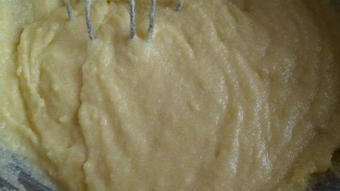 намура — арабский манник, пропитанный сиропом с ароматом роз и флердоранжа