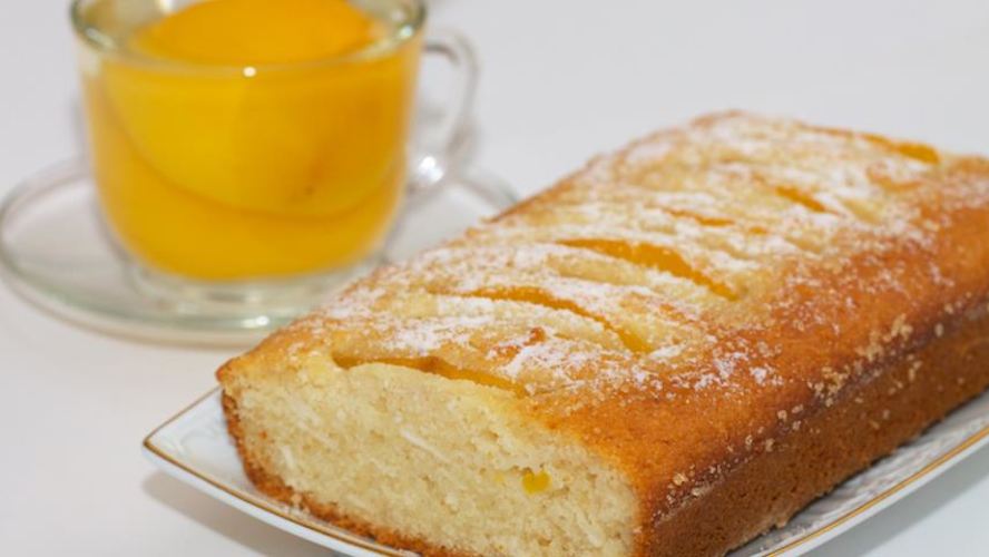 Рецепт постного кекса-манника с кокосом и персиками