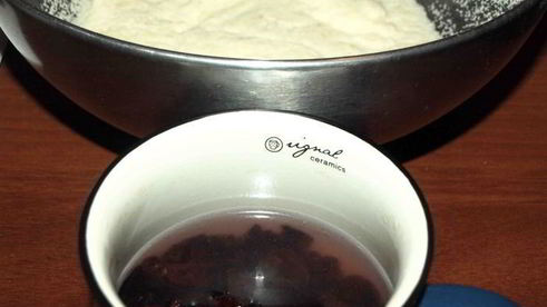 постный шоколадный манник с вяленой клюквой