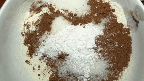 постный шоколадный манник с вяленой клюквой