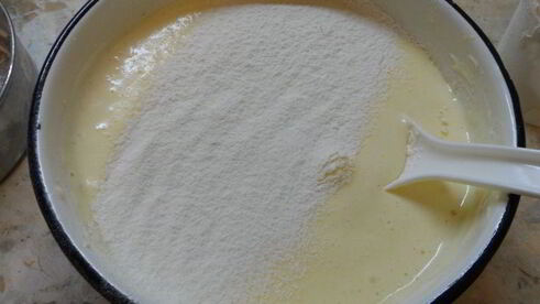 бисквитные оладьи с черникой