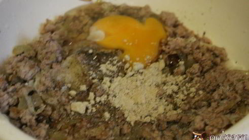 картофельные оладьи с мясным фаршем и жареным луком