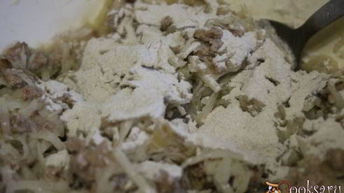 картофельные оладьи с мясным фаршем и жареным луком