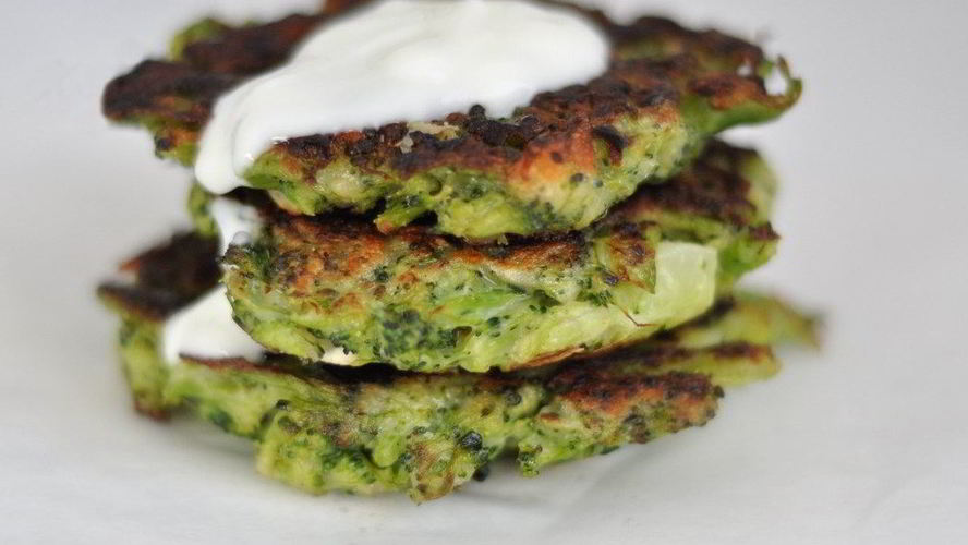 Рецепт оладий из брокколи с сыром