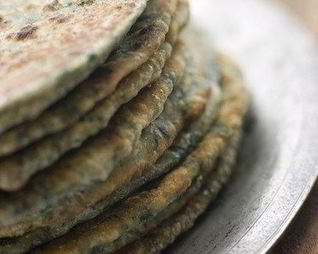 Оладьи из шпината и нута по-индийски