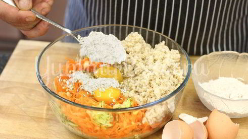 оладьи из ячневой крупы с йогуртовым соусом