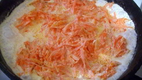 оладьи с морковкой и курагой