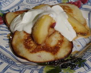 Оладьи с яблоками и яблочной карамелью