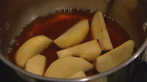 оладьи с яблоками и яблочной карамелью