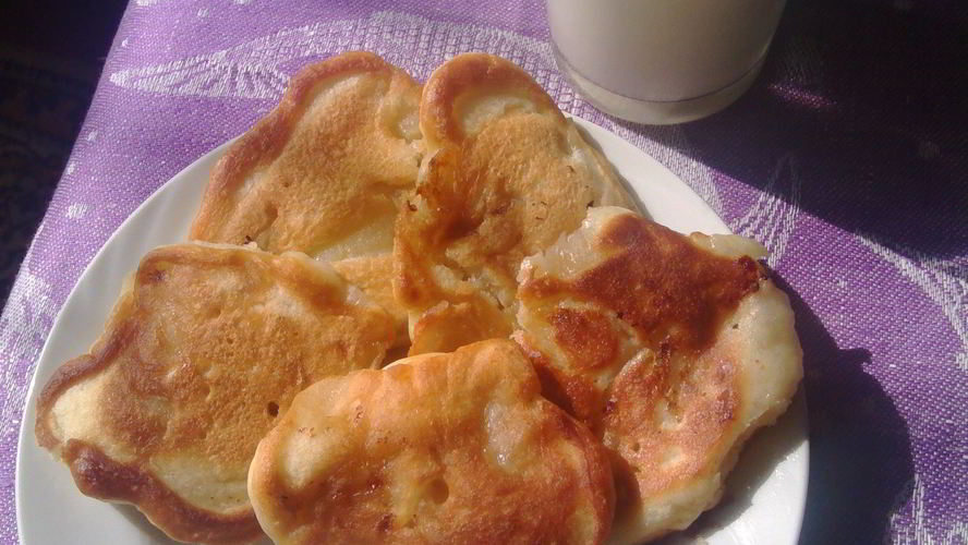 Рецепт старинных оладий с яблоками