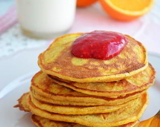 Тыквенные оладьи со свежим малиновым вареньем