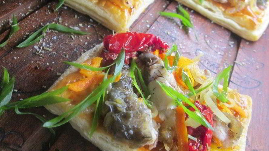 Рецепт овощных слоек с карпом