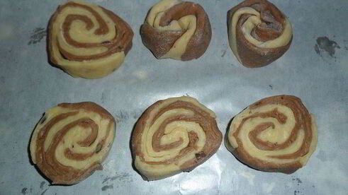 двухцветное печенье с фундуком