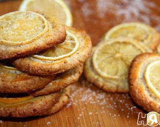Миндальное печенье с дольками лимона
