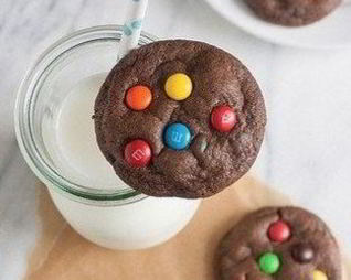 Мягкое шоколадное печенье с M&Ms
