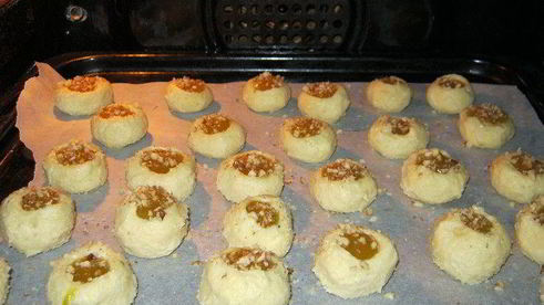 печенье с джемом и орехами
