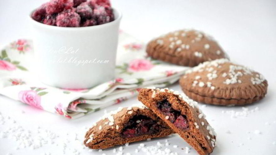 Рецепт шоколадного печенья с вишней