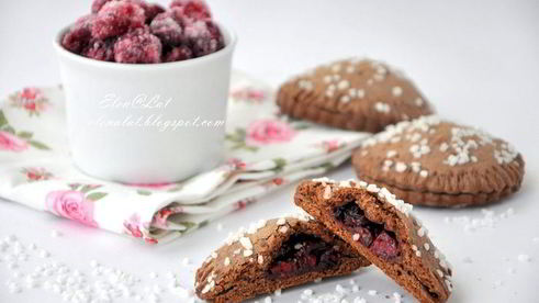 шоколадное печенье с вишней
