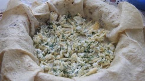 быстрый пирог из лаваша с сыром и зеленью