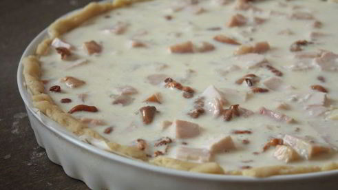 киш с лисичками и копченой уткой