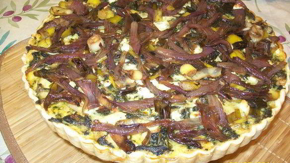 Рецепт Киша со сладким картофелем, капустой кале и грибами Порсини под карамелизованным луком