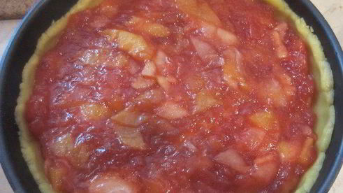 летний яблочно-персиковый пирог